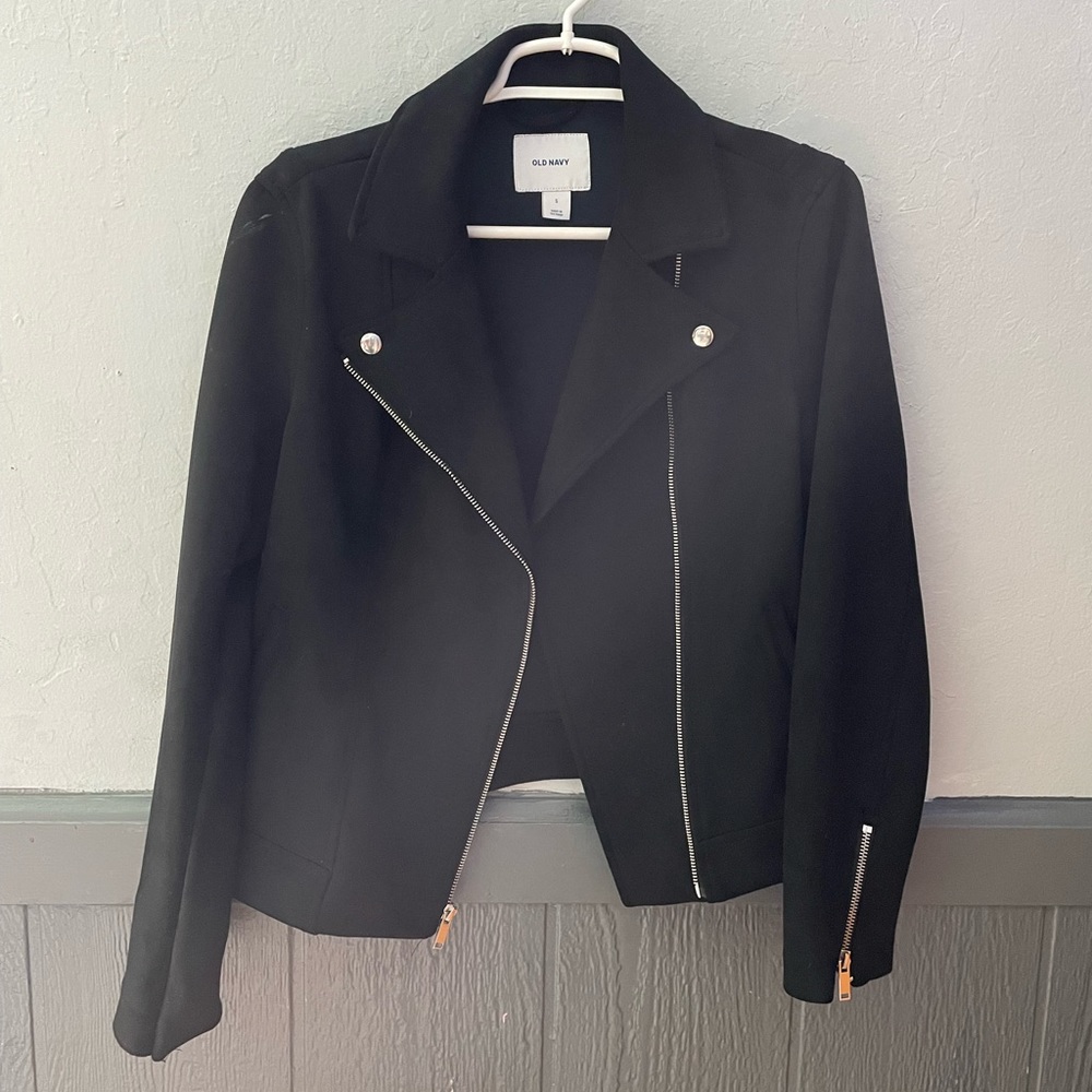 Never worn black coat🖤